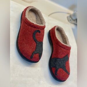 LL Bean Daybreak Scuffs Cat slippers New, NWOT women’s size 8 , Never worn